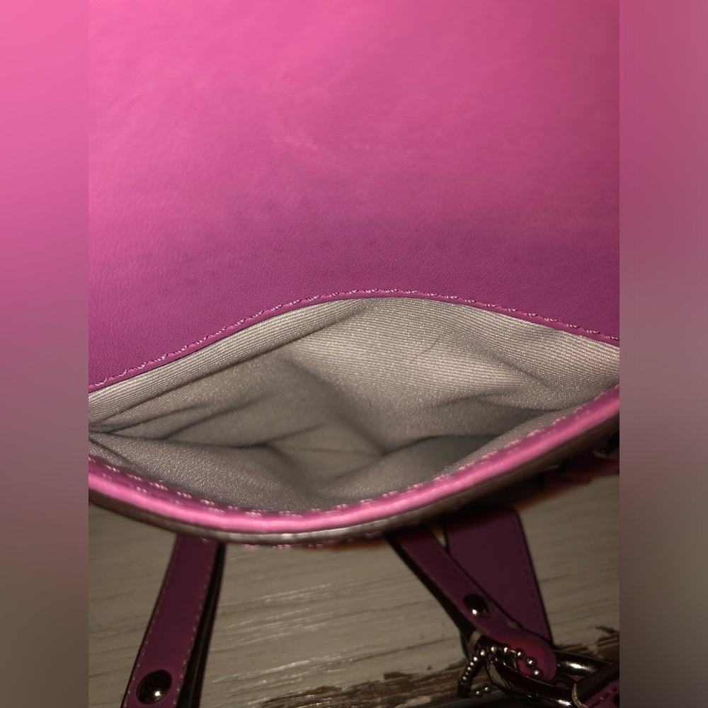 COACH F12343 PINK/MAGENTA LEATHER GALLERY EAST WEST TOTE WITH HANGTAG - Picture 15 of 16